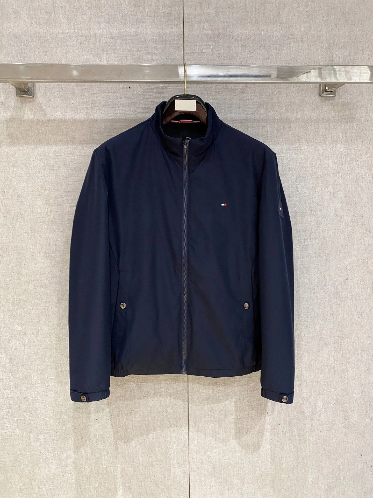 Tommy ， 。 ， ， ， ， 。 ：Black，Blue，Khaki Sizes：M-4XL